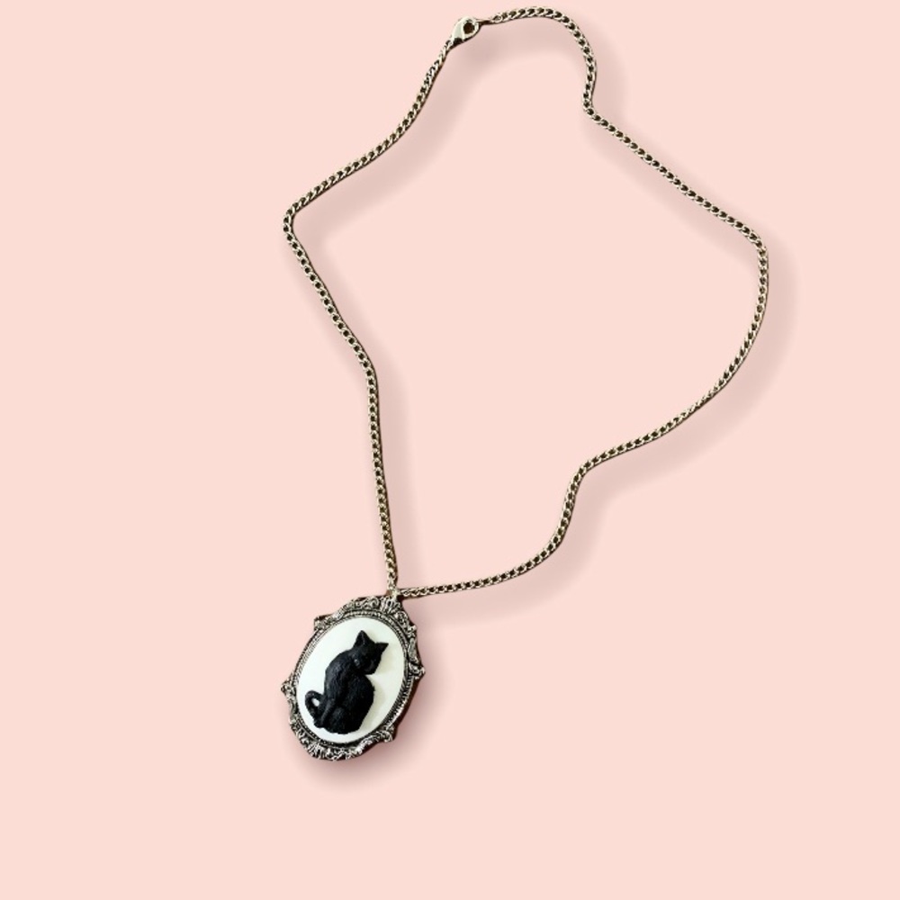 Black Cat pendant necklace